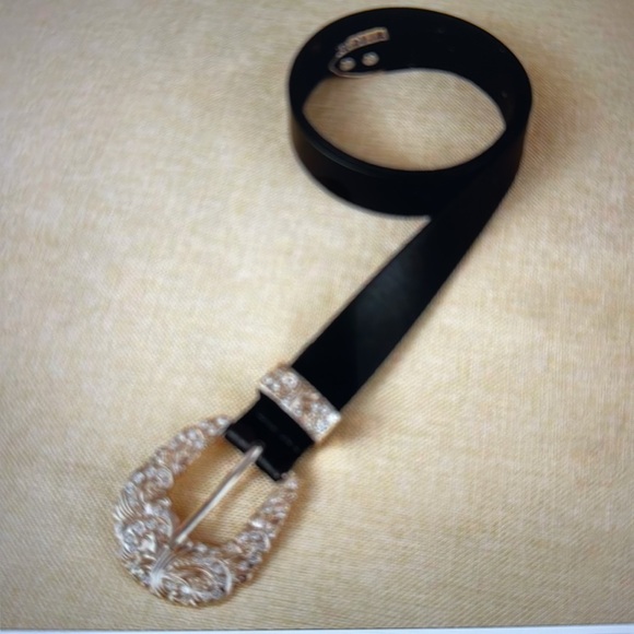 Last 1 remaining Vegan leather bling western belt. Oh so beautiful 🌺❤️ - Picture 5 of 5